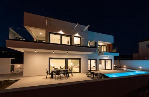 Maslenica Villa | Villa Mia with Heated Pool