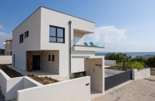 Maslenica Villa | Villa Mia with Heated Pool