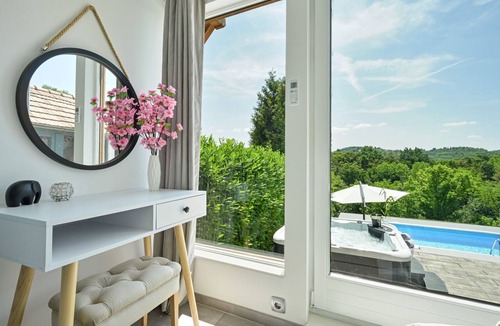 Jalzabet Villa | Villa Mila by Villas Guide