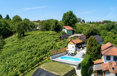 Jalzabet Villa | Villa Mila by Villas Guide