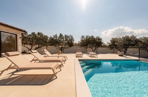 Tinj Villa | Villa Mille with sauna and pool