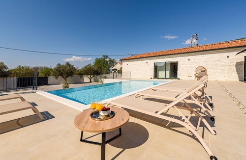 Tinj Villa | Villa Mille with sauna and pool
