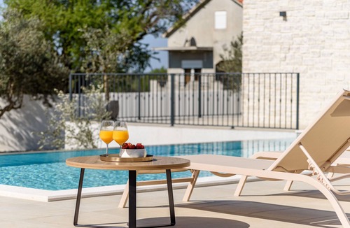 Tinj Villa | Villa Mille with sauna and pool
