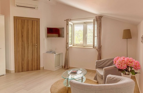 Kobas Apartment | Villa Mirosa-Superior triple Room with Balcony and Sea View (8)