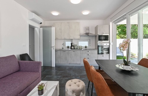 Zrce House | Villa mit privatem Pool für 20 Personen by Interhome