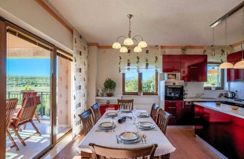 Ruzic Villa | Villa Nature's Embrace