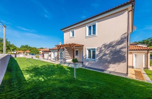 Sveti Lovrec House | Villa Niko, your Ideal Summer Oasis near Poreč