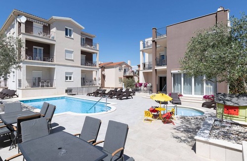Valbandon Apartment | Villa Nina - apartment Sea view 33 by Villas Guide