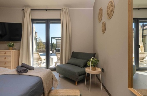 Hum Villa | Villa Noeli with Swimming Pool