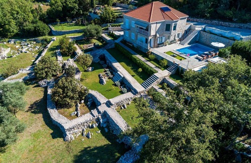 Popovici Villa | Villa Oasis Cypress - Three Bedroom Villa with Terrace and Swimming Pool