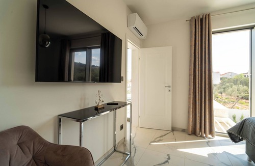 Supetar House | Villa "Oasis" – Your retreat on the island of Brač, with a sea view