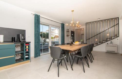 Sevid Villa | VILLA OCEAN BREEZE with pool