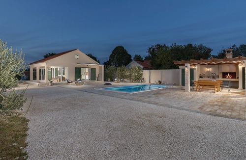 Smilcic Villa | Villa Oliveto with pool,jacuzzi & sauna