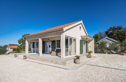 Smilcic Villa | Villa Oliveto with pool,jacuzzi & sauna