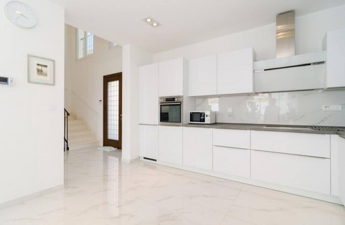 Plat Villa | Villa Orlando - Five Bedroom Villa with Swimming Pool and Sea View