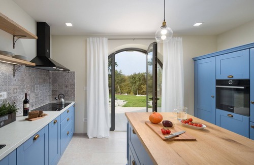 Tinjan Villa | Villa Ovi