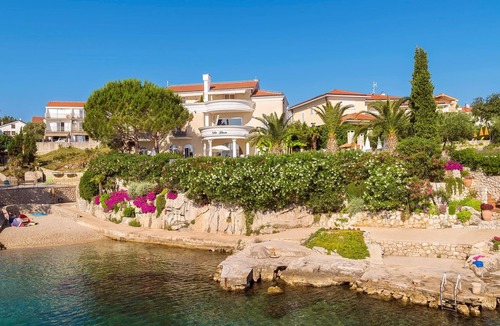 Vantacici Apartment | Villa Palace Clara Apartment 3 island Krk by Villa