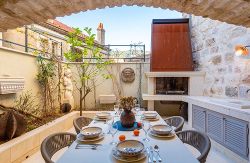 Komiza Villa | Villa Palazzo Antiqua beachfront Vis by Villas Gui
