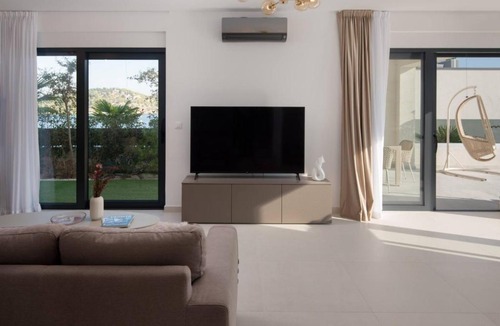 Razanj Villa | Villa Palm Bay 2, heated pool - 10 m from the sea