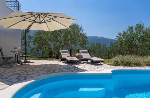 Omis Villa | Villa Pasika with private 31m2 pool, summer kitchen with BBQ, 4 bedrooms