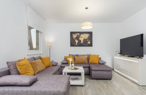 Babici House | Villa Pendolina with Private Pool, Garden and BBQ