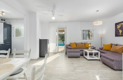 Babici House | Villa Pendolina with Private Pool, Garden and BBQ
