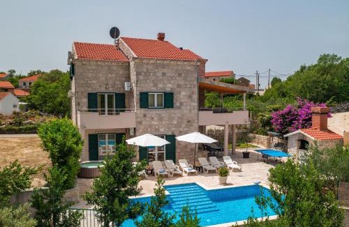 Gromaca Villa | Villa Petmat - Elegant Country Villa with Private Pool & 6 Bedrooms