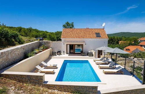 Sestanovac Villa | Villa Pietra | Heated Pool near Omiš