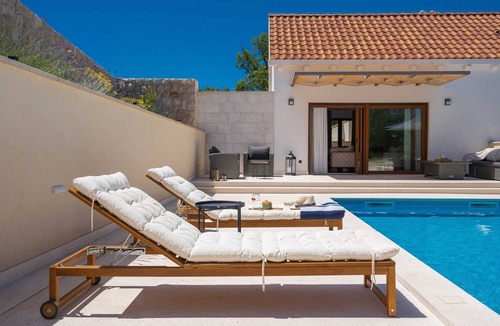 Sestanovac Villa | Villa Pietra | Heated Pool near Omiš
