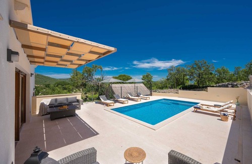 Sestanovac Villa | Villa Pietra | Heated Pool near Omiš