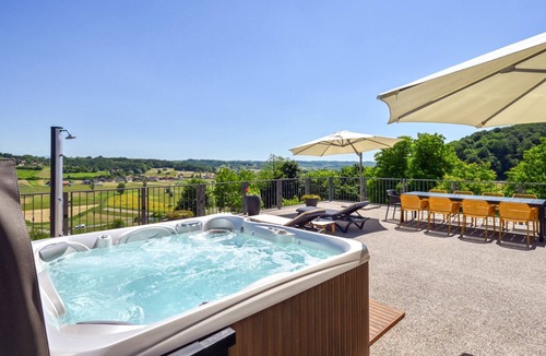 Veliko Trgovisce Villa | Villa Pine Log by Villas Guide