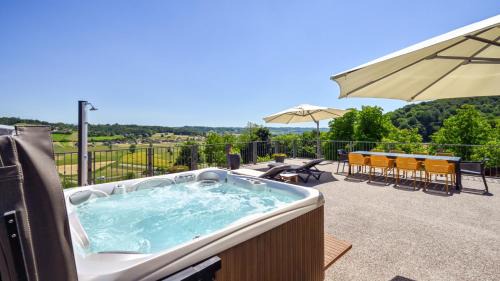 Veliko Trgovisce Villa | Villa Pine Log by Villas Guide