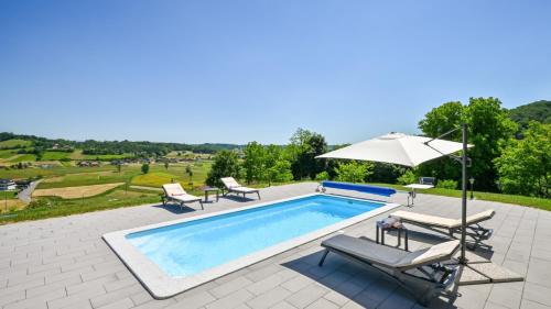 Veliko Trgovisce Villa | Villa Pine Log by Villas Guide