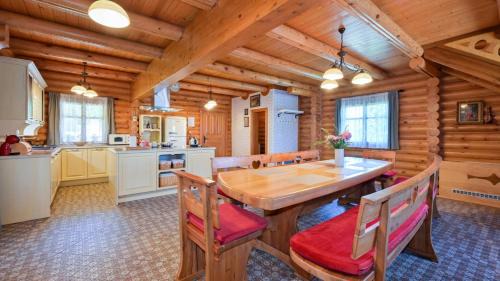 Veliko Trgovisce Villa | Villa Pine Log by Villas Guide