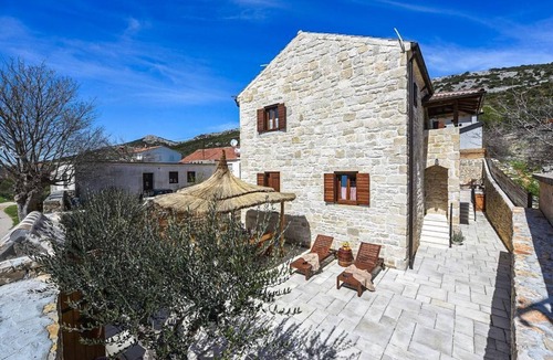 Pakostane Villa | Villa Radie - Three Bedroom Villa, Sleeps 8