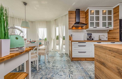 Sevid Villa | Villa Regina Bianca with Pool