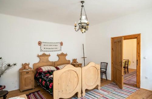 Richis House | Villa Rihuini Retreat viticol eco & de patrimoniu în Transilvania