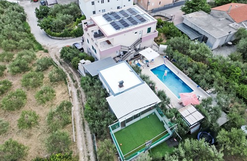 Kastel Stafilic House | Villa Rimac in Kastel Stafilic mit Garten, Grill by Interhome