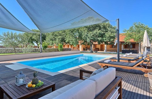 Sibenik Villa | Villa River and Sea Retreat - for 12 guests with a pool, 10 minutes to the beach