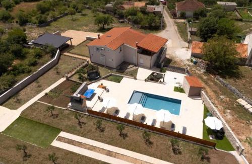 Bogatic Villa | Villa Roški
