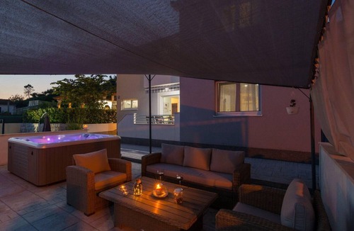 Mravince House | Villa "Roko" with hot tub