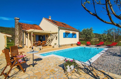 Dicmo House | VILLA ROMANSA 22km Split-Perfect Peace, Heated pool, Bbq