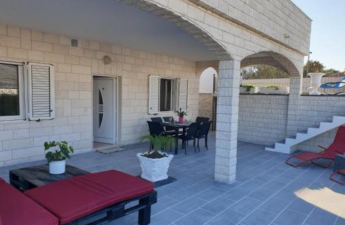 Okrug Donji Apartment | Villa Sandrina