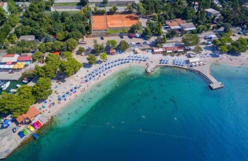Dramalj Apartment | VILLA SARA apartments 50 m from the beach, with balcony, AC, private parking