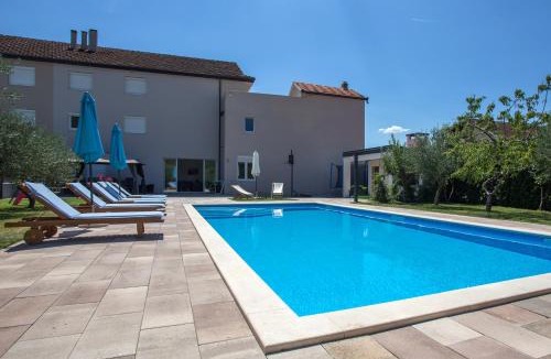 Imotski Villa | Villa Sara Family Villa with Pool and Jacuzzi Imotski Makarska Region