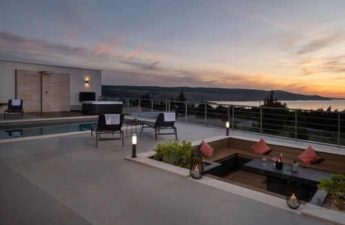 Rovanjska Villa | Villa Serenity, heated pool, jacuzzi, sea view, bbg, famili, pets