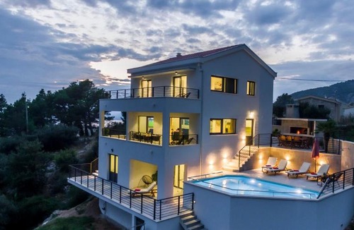 Veliko Brdo Villa | Villa Shine