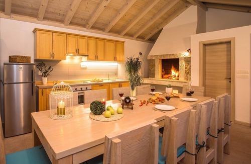 Omis Apartment | VILLA SKURA- private heated pool 32m2, summer kitchen, 4 bedrooms, garden