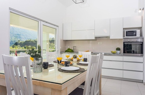 Omis Apartment | VILLA SKURA- private heated pool 32m2, summer kitchen, 4 bedrooms, garden