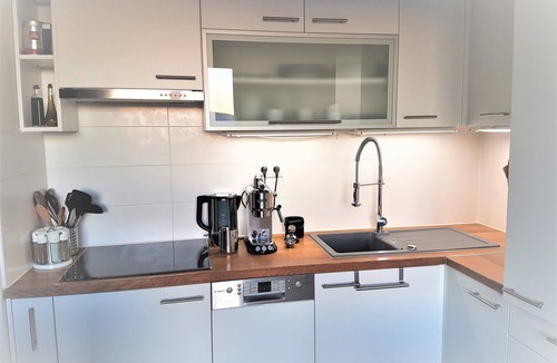Pinezici Apartment | Villa Sloboda - Holiday apartment with pool near the sea
